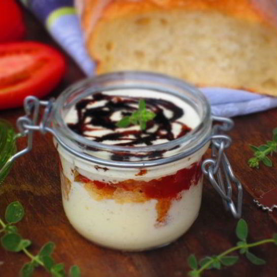 Рецепт мини-тирамису с томатным чатни и бальзамическим сиропом