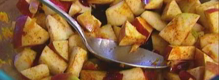 яблочный пудинг с сушеной клюквой и грецкими орехами. Шаг 4