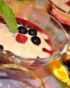 Ягодный десерт с йогуртом