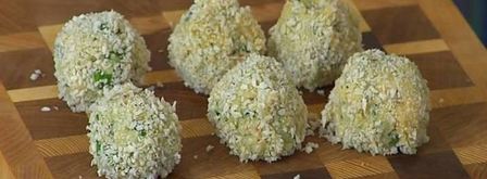 биточки из крабового мяса, огурцов и каперсов. Шаг 11