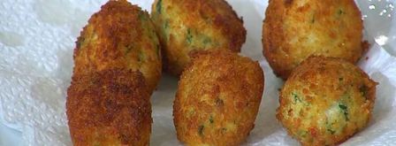 биточки из крабового мяса, огурцов и каперсов. Шаг 12