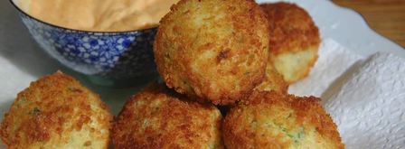 биточки из крабового мяса, огурцов и каперсов. Шаг 13