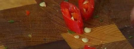 биточки из крабового мяса, огурцов и каперсов. Шаг 5