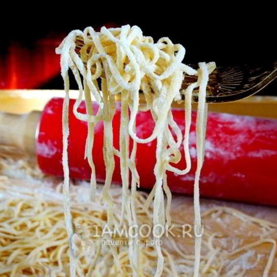 Рецепт домашней лапши двух видов