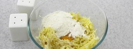 драники с колбасой. Шаг 3