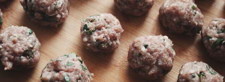 фрикадельки на шпажке с томатным соусом. Шаг 3