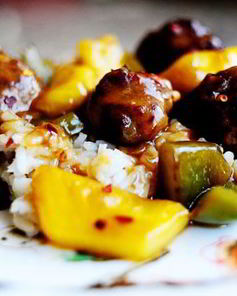 Фрикадельки с болгарским перцем и ананасами