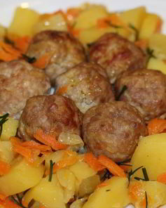 Фрикадельки с картофелем в горшочках