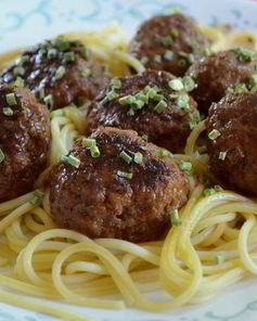 Фрикадельки с пряной яблочной глазурью