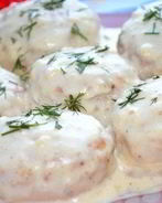 Фрикадельки в молочном соусе