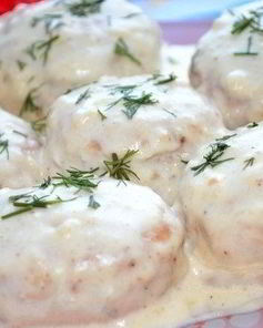 Фрикадельки в молочном соусе