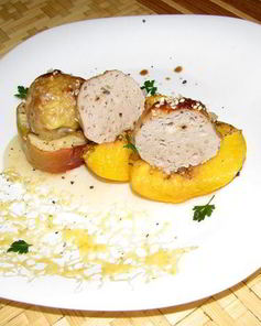 Фрикадельки в персиках и яблоках