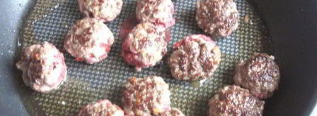 фрикадельки в пикантном соусе с пастой. Шаг 13