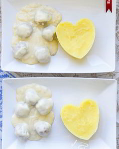 Фрикадельки в сливочном соусе с вином