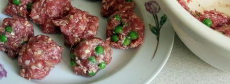 мясные фрикадельки с зеленым горошком в сливочном соусе. Шаг 3