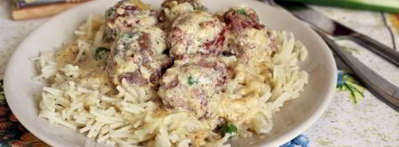 мясные фрикадельки с зеленым горошком в сливочном соусе. Шаг 8