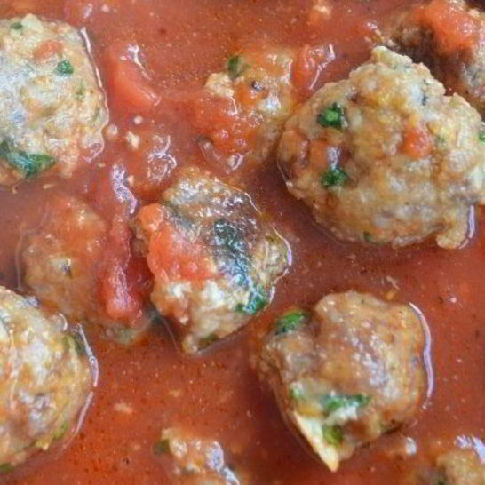Рецепт мясных шариков с моцареллой в томатном соусе