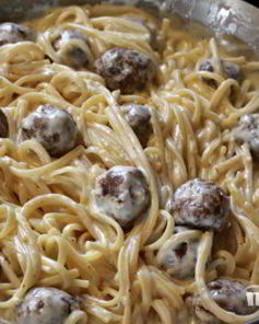 Паста Альфредо с фрикадельками