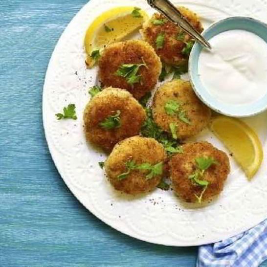 Рецепт рыбных фрикаделек с майонезным соусом и кресс-салатом