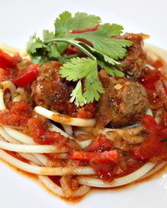 Спагетти с фрикадельками Sugo