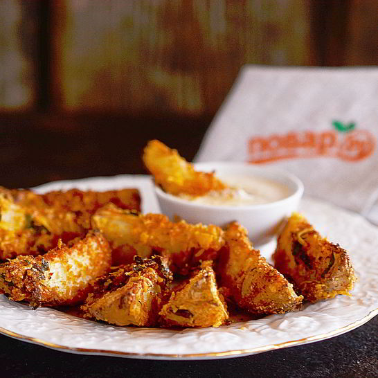 Рецепт деревенского картофеля под сырным соусом