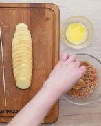 Картофель на шпажках с сыром