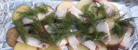 картофель с салом и укропом на мангале. Шаг 3