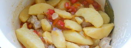 картофель со свининой и помидорами в мультиварке. Шаг 4