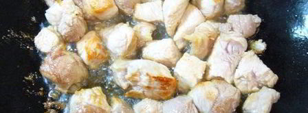 красный рис со свининой и зеленым горошком. Шаг 3