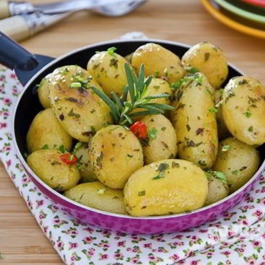 Рецепт молодого картофеля на сковороде