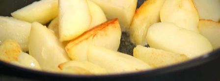 молодой картофель со шпинатом, шалотом и чесночной заправкой. Шаг 3