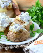 Печеный картофель с селедочным соусом