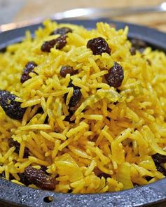 Рис басмати с изюмом и пряностями по-индийски