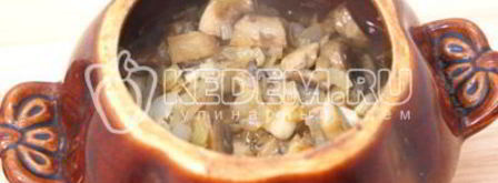 рис с грибами в горшочке. Шаг 5