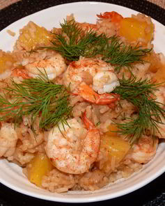 Рис с креветками и ананасом