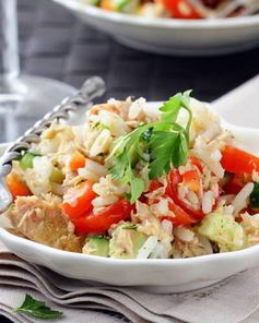 Рис с помидорами и тунцом