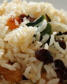 Сладкий рис с орешками кешью, сухофруктами и мятой