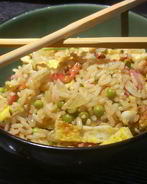 Жареный рис с омлетом