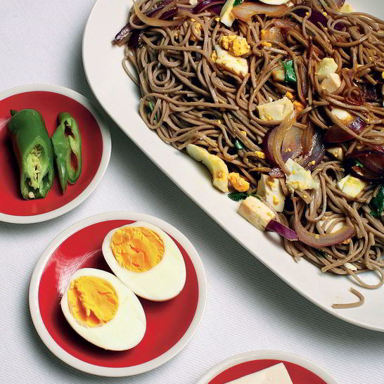 Рецепт гречневой лапши с яйцами и сыром тофу