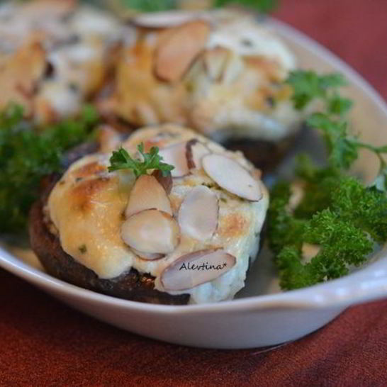 Рецепт фаршированных грибов с крабовым соусом