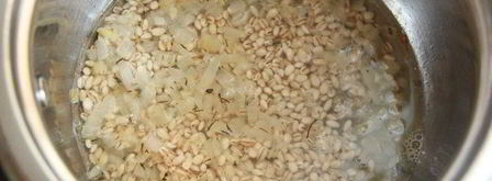 фаршированные перловкой грибы. Шаг 6