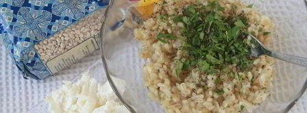 фаршированные перловкой грибы. Шаг 8