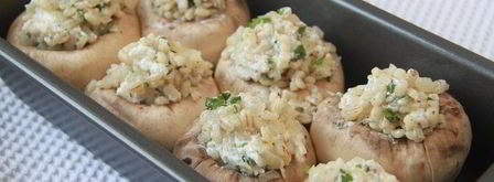 фаршированные перловкой грибы. Шаг 9