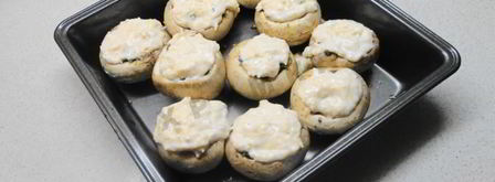 фаршированные шампиньоны запеченные с сыром в духовке. Шаг 4