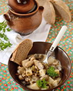 Грибы душеные в горшочке