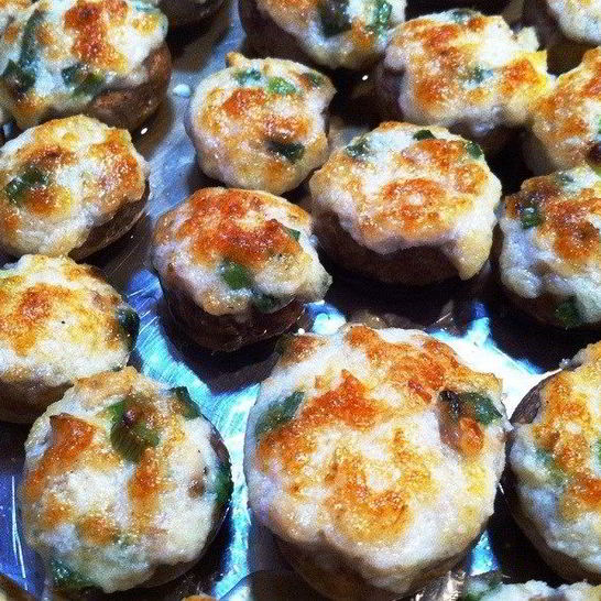 Рецепт грибов, фаршированных сладким перцем, запеченные под сыром