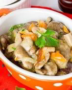 Маслята, тушеные в сметане