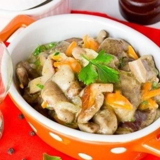 Рецепт маслят, тушеных в сметане