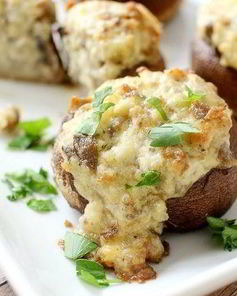 Шампиньоны, фаршированные курицей и сыром