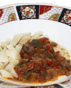 Грибной гуляш с картофелем